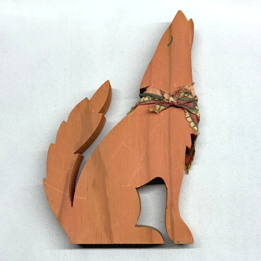 Unbranded Coyote Figurine Unisex OS Orange Good Howling Wood Folk Art Bandana - Picture 2 of 7